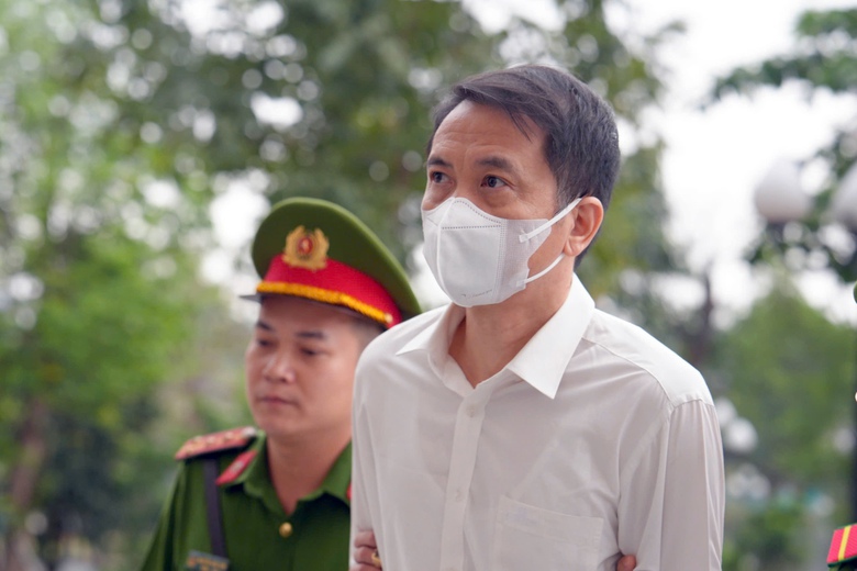 Cựu Thứ trưởng Hoàng Quốc Vượng bị tuyên bao nhiêu năm tù?- Ảnh 2. Cựu Thứ trưởng Hoàng Quốc Vượng bị tuyên bao nhiêu năm tù?- Ảnh 2.