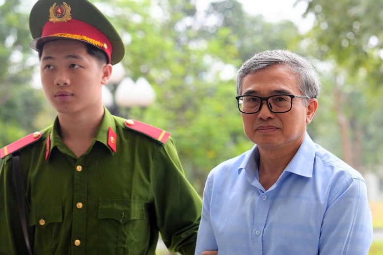 Cựu Thứ trưởng Hoàng Quốc Vượng bị tuyên bao nhiêu năm tù?- Ảnh 1. Cựu Thứ trưởng Hoàng Quốc Vượng bị tuyên bao nhiêu năm tù?- Ảnh 1.