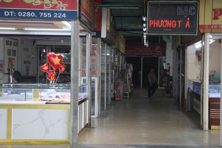 Cảnh hoang tàn trong khu chợ lớn nhất trung tâm Thái Nguyên- Ảnh 5. Cảnh hoang tàn trong khu chợ lớn nhất trung tâm Thái Nguyên- Ảnh 5.