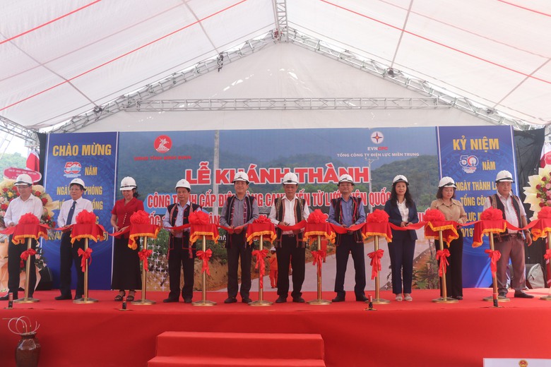 Thôn cuối cùng ở Bình Định được thắp sáng, dân bản vui vì được xem tivi- Ảnh 3. Thôn cuối cùng ở Bình Định được thắp sáng, dân bản vui vì được xem tivi- Ảnh 3.