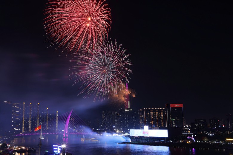 TP.HCM: H&agrave;ng ng&agrave;n người đội mưa chi&ecirc;m ngưỡng m&agrave;n tr&igrave;nh diễn độc đ&aacute;o- Ảnh 14.