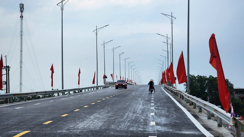 Cầu trăm tỷ th&ocirc;ng xe nối Bắc Ninh - Bắc Giang, người d&acirc;n tho&aacute;t cảnh qua s&ocirc;ng lụy đ&ograve;- Ảnh 5.