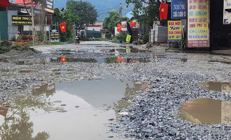 Chi ch&iacute;t hố lớn, hố nhỏ tr&ecirc;n tuyến tỉnh lộ ở Th&aacute;i Nguy&ecirc;n- Ảnh 6.