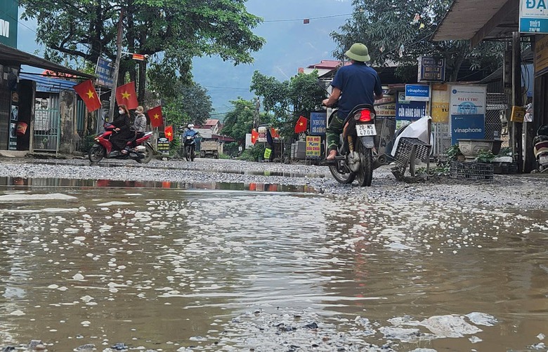 Chi ch&iacute;t hố lớn, hố nhỏ tr&ecirc;n tuyến tỉnh lộ ở Th&aacute;i Nguy&ecirc;n- Ảnh 8.