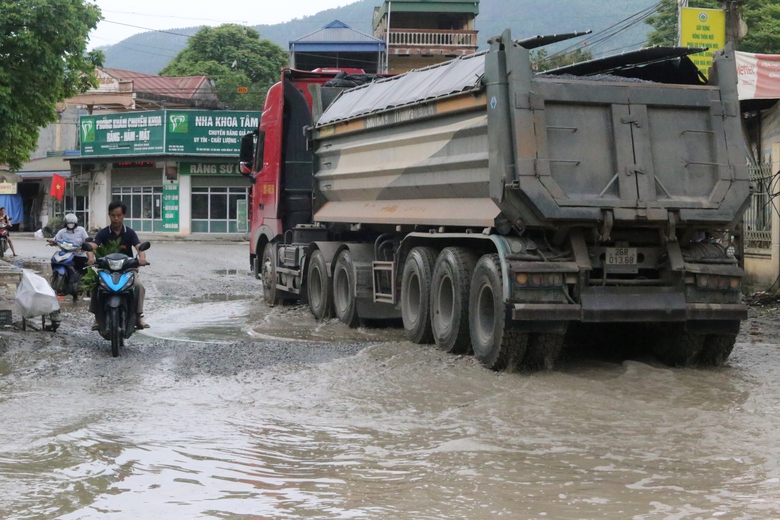 Chi ch&iacute;t hố lớn, hố nhỏ tr&ecirc;n tuyến tỉnh lộ ở Th&aacute;i Nguy&ecirc;n- Ảnh 5.
