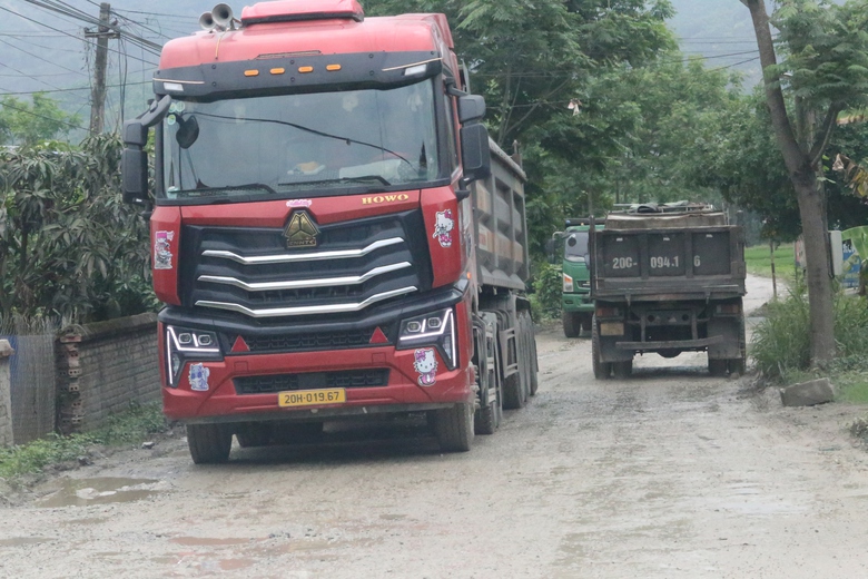 Chi ch&iacute;t hố lớn, hố nhỏ tr&ecirc;n tuyến tỉnh lộ ở Th&aacute;i Nguy&ecirc;n- Ảnh 17.