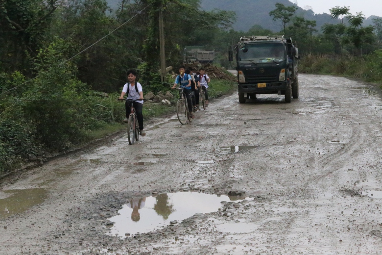Chi ch&iacute;t hố lớn, hố nhỏ tr&ecirc;n tuyến tỉnh lộ ở Th&aacute;i Nguy&ecirc;n- Ảnh 11.