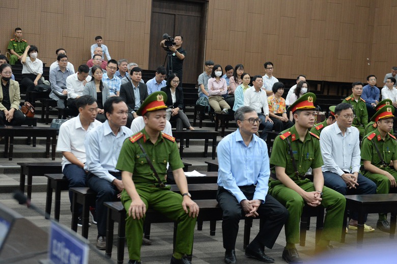 Cựu Thứ trưởng Hoàng Quốc Vượng bị tuyên bao nhiêu năm tù?- Ảnh 3. Cựu Thứ trưởng Hoàng Quốc Vượng bị tuyên bao nhiêu năm tù?- Ảnh 3.