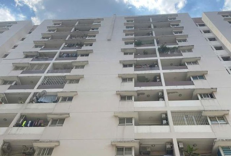 Ph&aacute;t hiện thi thể đang ph&acirc;n hủy tr&ecirc;n s&acirc;n thượng chung cư- Ảnh 1.