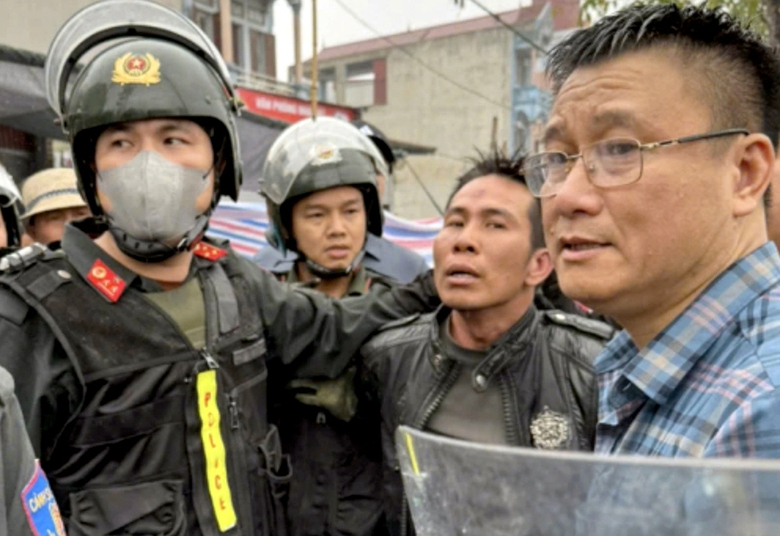 Cảnh s&aacute;t h&igrave;nh sự kể ph&uacute;t nghẹt thở giải cứu b&eacute; g&aacute;i khỏi lưỡi dao kẻ ng&aacute;o đ&aacute;- Ảnh 1.