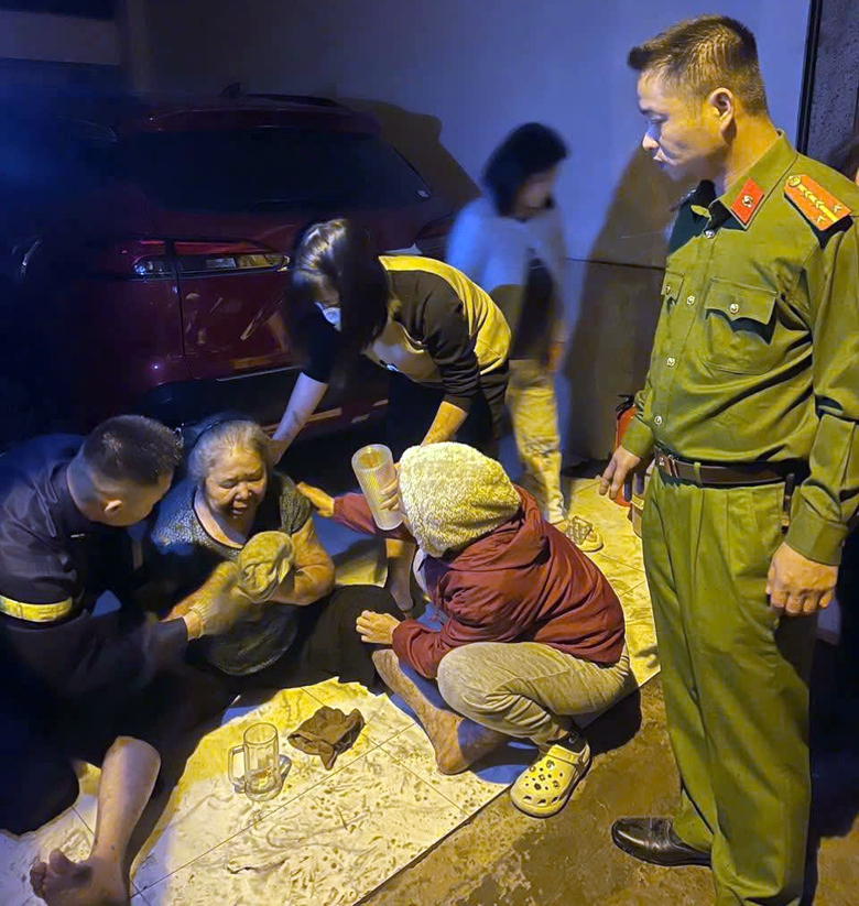 Hà Nội: Ông lão 78 tuổi tử vong sau vụ cháy nhà lúc nửa đêm- Ảnh 2. Hà Nội: Ông lão 78 tuổi tử vong sau vụ cháy nhà lúc nửa đêm- Ảnh 2.