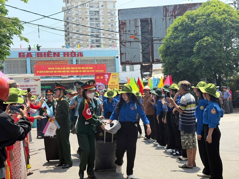 Những chuyến t&agrave;u đặc biệt chở qu&acirc;n nh&acirc;n đo&agrave;n diễu binh, diễu h&agrave;nh đến Đồng Nai- Ảnh 7.