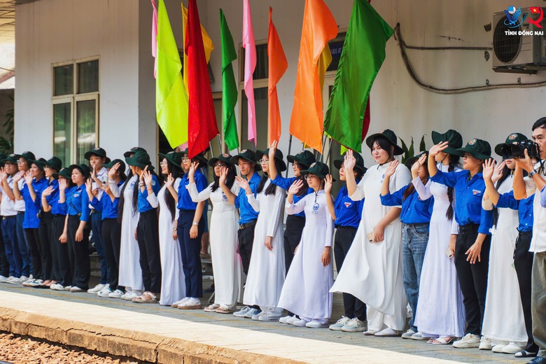 Những chuyến tàu đặc biệt chở quân nhân đoàn diễu binh, diễu hành đến Đồng Nai- Ảnh 2. Những chuyến tàu đặc biệt chở quân nhân đoàn diễu binh, diễu hành đến Đồng Nai- Ảnh 2.