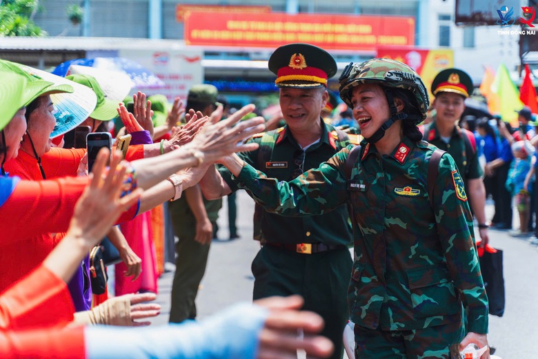 Những chuyến tàu đặc biệt chở quân nhân đoàn diễu binh, diễu hành đến Đồng Nai- Ảnh 1. Những chuyến tàu đặc biệt chở quân nhân đoàn diễu binh, diễu hành đến Đồng Nai- Ảnh 1.