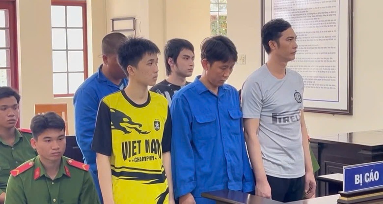 An Giang: X&eacute;t xử nh&oacute;m người tuồn ma t&uacute;y v&agrave;o buồng giam- Ảnh 1.