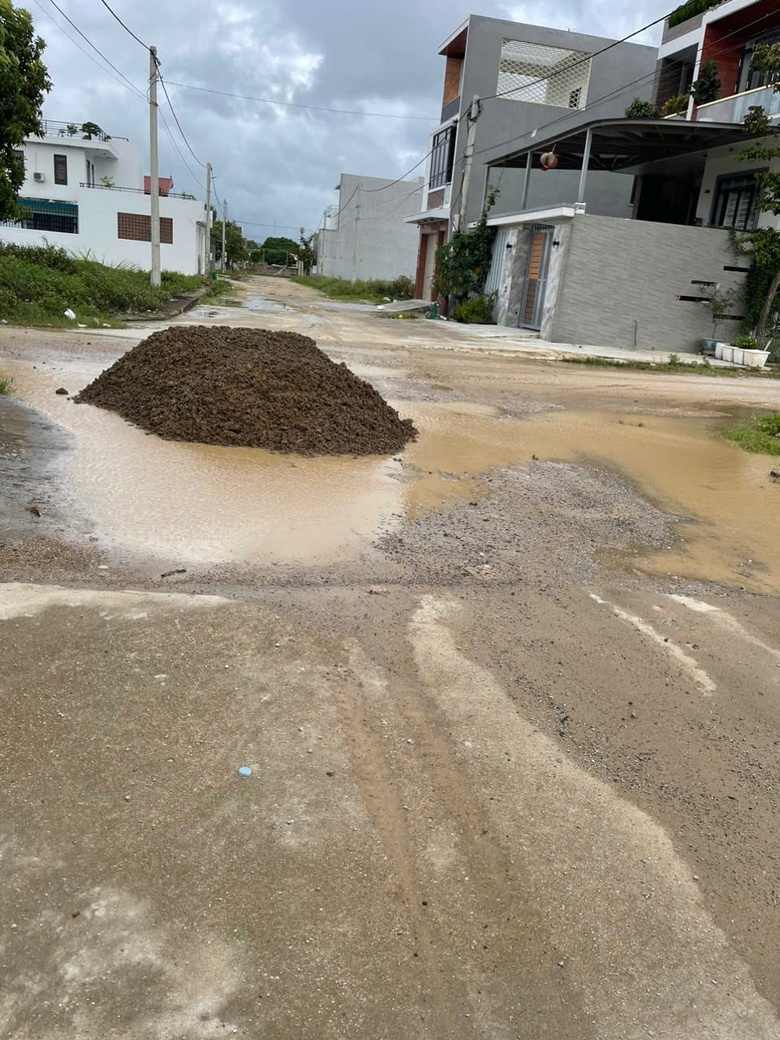 Sống khổ giữa khu đất đấu gi&aacute; ở Nghệ An- Ảnh 6.