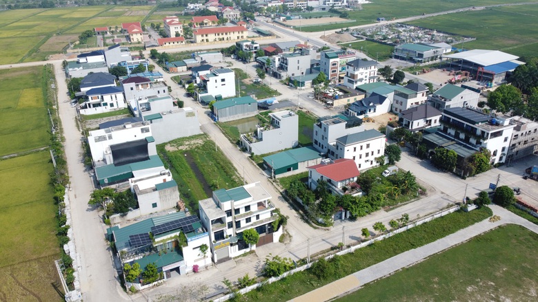 Sống khổ giữa khu đất đấu gi&aacute; ở Nghệ An- Ảnh 1.