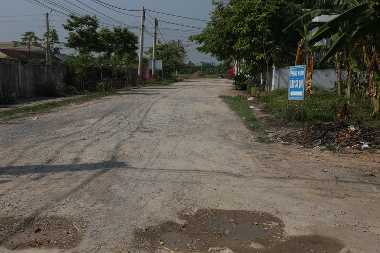 Sống khổ giữa khu đất đấu gi&aacute; ở Nghệ An- Ảnh 3.