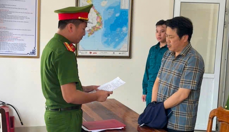 Bắt giữ giám đốc lừa giúp công ty trúng hai gói thầu để chiếm đoạt 2 tỷ đồng- Ảnh 1. Bắt giữ giám đốc lừa giúp công ty trúng hai gói thầu để chiếm đoạt 2 tỷ đồng- Ảnh 1.