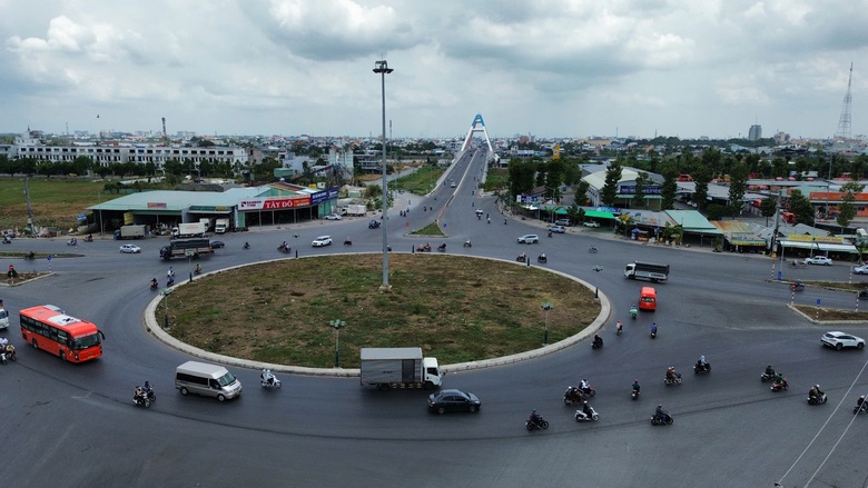 N&uacute;t giao cầu Trần Ho&agrave;ng Na: Đề xuất thảm nhựa, sơn vạch, bổ sung biển b&aacute;o- Ảnh 3.