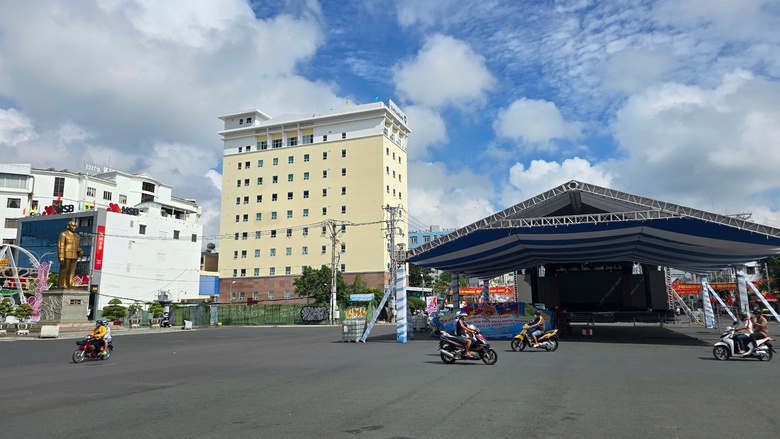 Gi&aacute;m đốc Sở VH, TT&DL An Giang l&ecirc;n tiếng về việc kh&ocirc;ng mời Đ&agrave;m Vĩnh Hưng h&aacute;t trong sự kiện- Ảnh 2.