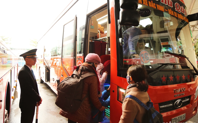 Lo lượng kh&aacute;ch giảm, nhiều doanh nghiệp vận tải Nghệ An giữ gi&aacute; v&eacute;- Ảnh 3.