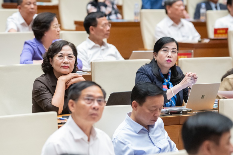 Chủ tịch Quốc hội: Kh&ocirc;ng đẩy kh&oacute; khăn cho người d&acirc;n, doanh nghiệp trong x&acirc;y dựng ph&aacute;p luật- Ảnh 2.