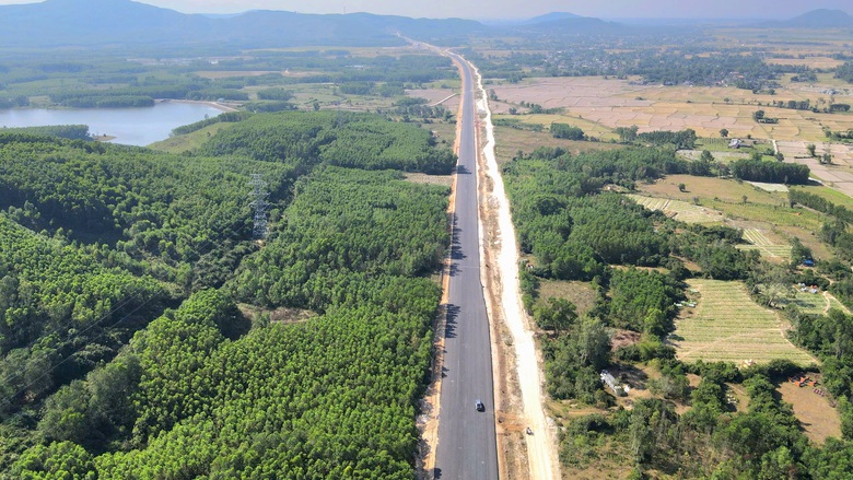 Nh&agrave; thầu dốc to&agrave;n lực ho&agrave;n thiện cao tốc Quảng Ng&atilde;i - Ho&agrave;i Nhơn- Ảnh 1.