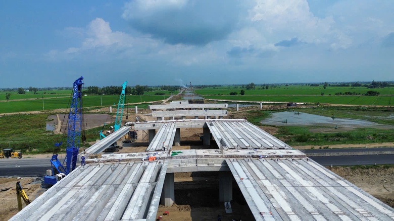 Thứ trưởng Phạm Minh H&agrave;: Đẩy tiến độ c&aacute;c dự &aacute;n tr&ecirc;n nguy&ecirc;n tắc kh&ocirc;ng tăng tổng mức đầu tư- Ảnh 6.