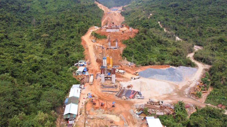 Thi công xuyên rừng, xuyên lễ trên cao tốc Khánh Hòa - Buôn Ma Thuột- Ảnh 1. Thi công xuyên rừng, xuyên lễ trên cao tốc Khánh Hòa - Buôn Ma Thuột- Ảnh 1.