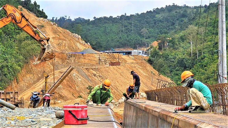 Thi công xuyên rừng, xuyên lễ trên cao tốc Khánh Hòa - Buôn Ma Thuột- Ảnh 6. Thi công xuyên rừng, xuyên lễ trên cao tốc Khánh Hòa - Buôn Ma Thuột- Ảnh 6.