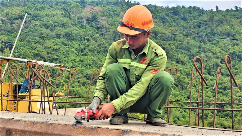 Thi công xuyên rừng, xuyên lễ trên cao tốc Khánh Hòa - Buôn Ma Thuột- Ảnh 2. Thi công xuyên rừng, xuyên lễ trên cao tốc Khánh Hòa - Buôn Ma Thuột- Ảnh 2.