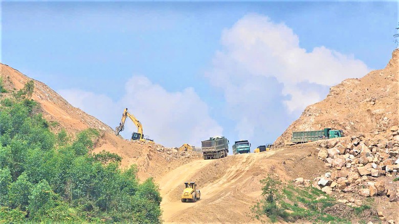 Thi công xuyên rừng, xuyên lễ trên cao tốc Khánh Hòa - Buôn Ma Thuột- Ảnh 4. Thi công xuyên rừng, xuyên lễ trên cao tốc Khánh Hòa - Buôn Ma Thuột- Ảnh 4.