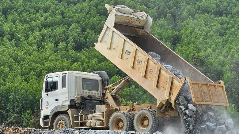 Thi công xuyên rừng, xuyên lễ trên cao tốc Khánh Hòa - Buôn Ma Thuột- Ảnh 15. Thi công xuyên rừng, xuyên lễ trên cao tốc Khánh Hòa - Buôn Ma Thuột- Ảnh 15.