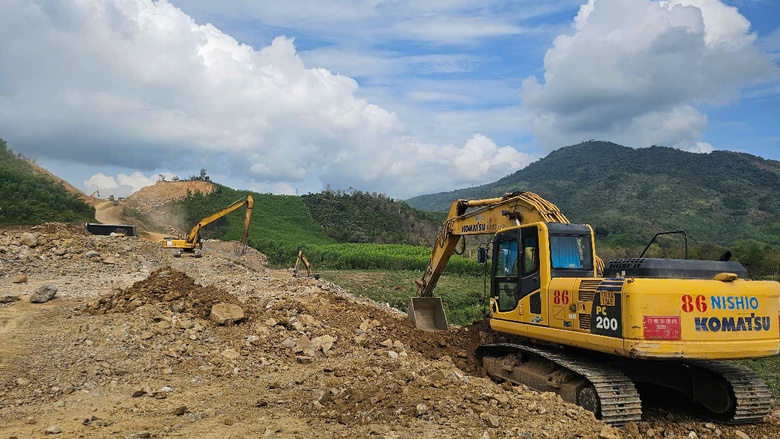 Thi công xuyên rừng, xuyên lễ trên cao tốc Khánh Hòa - Buôn Ma Thuột- Ảnh 16. Thi công xuyên rừng, xuyên lễ trên cao tốc Khánh Hòa - Buôn Ma Thuột- Ảnh 16.