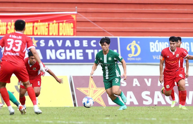 C&ocirc;ng Phượng c&oacute; thể l&agrave; &ldquo;con dao&rdquo; cắt đứt giấc mơ l&ecirc;n hạng của B&igrave;nh Phước- Ảnh 1.