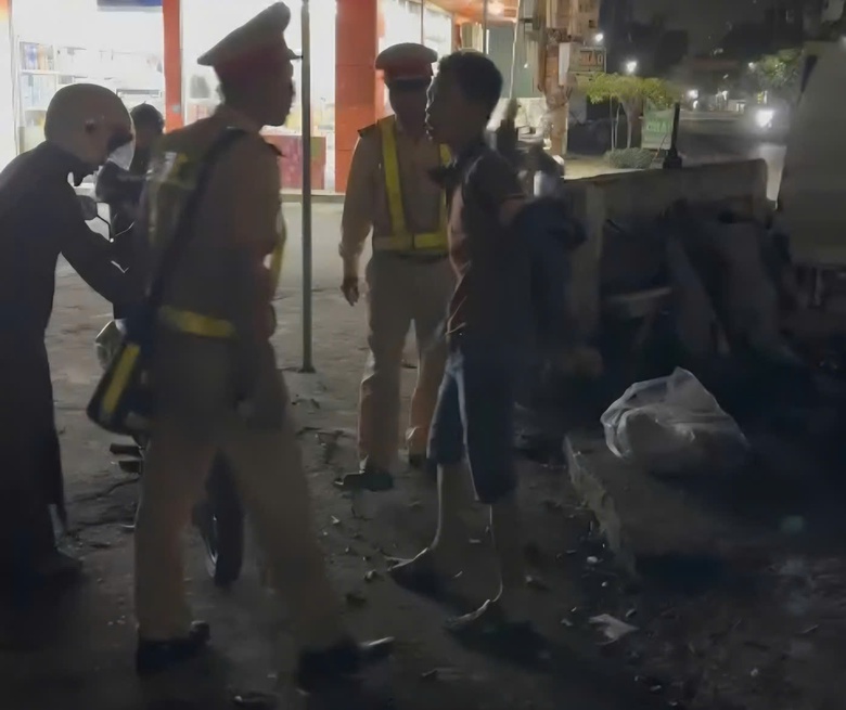 Th&aacute;i B&igrave;nh: Bắt giữ đối tượng h&agrave;nh hung cảnh s&aacute;t giao th&ocirc;ng- Ảnh 1.