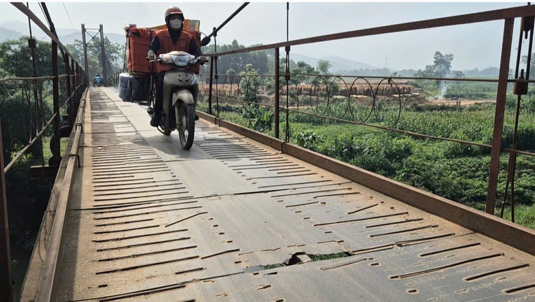 Phú Thọ: Xuống cấp nghiêm trọng, vì sao cầu treo Hà Biên chưa được sửa chữa?- Ảnh 1. Phú Thọ: Xuống cấp nghiêm trọng, vì sao cầu treo Hà Biên chưa được sửa chữa?- Ảnh 1.