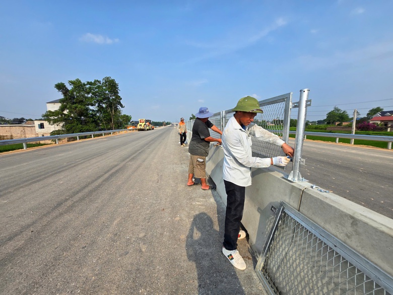 Tuyến đường 4.200 tỷ đồng tại Th&aacute;i Nguy&ecirc;n tăng tốc về đ&iacute;ch sau hơn 3 năm thi c&ocirc;ng- Ảnh 2.