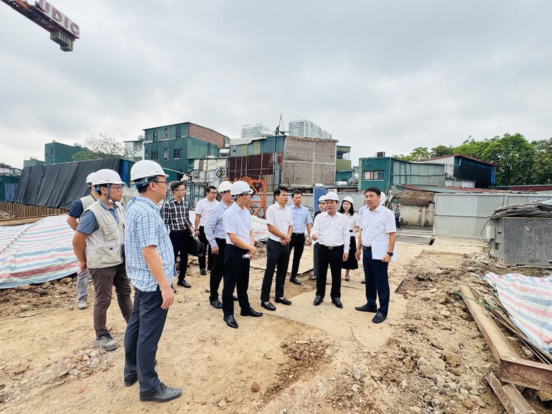 Thứ trưởng Nguyễn Văn Sinh thị s&aacute;t, đốc th&uacute;c 6 dự &aacute;n nh&agrave; ở x&atilde; hội tại H&agrave; Nội- Ảnh 1.