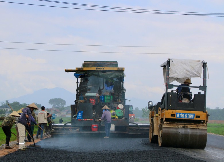 Tuyến đường 4.200 tỷ đồng tại Th&aacute;i Nguy&ecirc;n tăng tốc về đ&iacute;ch sau hơn 3 năm thi c&ocirc;ng- Ảnh 11.