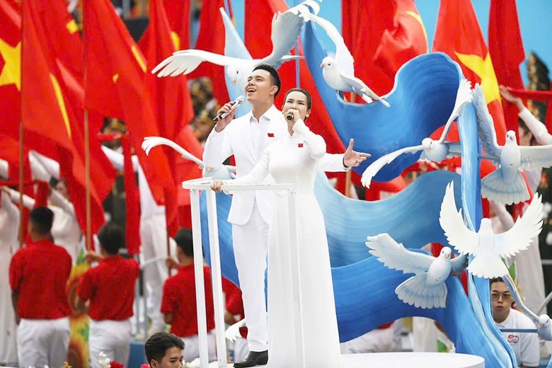 "Viết tiếp c&acirc;u chuyện h&ograve;a b&igrave;nh" đạt top 1 thịnh h&agrave;nh, nhạc sĩ Nguyễn Văn Chung n&oacute;i g&igrave;?- Ảnh 1.