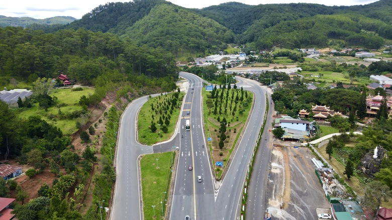 Chủ tịch L&acirc;m Đồng ph&ecirc; duyệt hồ sơ mời thầu cao tốc Bảo Lộc - Li&ecirc;n Khương - Ảnh 1.