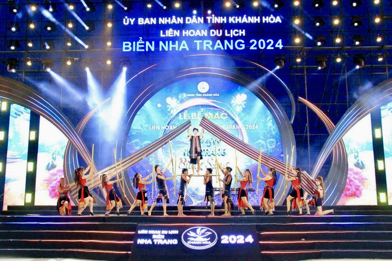 Đại nhạc hội "Nha Trang say hi" c&ugrave;ng d&agrave;n ca sĩ "anh trai" ch&agrave;o m&ugrave;a du lịch biển 2025- Ảnh 2.