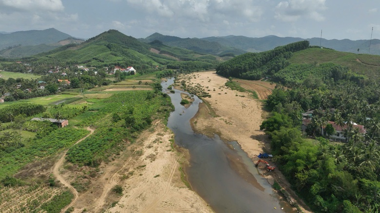 B&igrave;nh Định: Kiến nghị xử l&yacute; c&aacute;c đối tượng cản trở khai th&aacute;c mỏ c&aacute;t hợp ph&aacute;p- Ảnh 1.