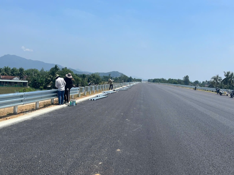 Bình Định cưỡng chế hộ dân cuối cùng, gỡ nút thắt mặt bằng cao tốc Hoài Nhơn - Quy Nhơn- Ảnh 2. Bình Định cưỡng chế hộ dân cuối cùng, gỡ nút thắt mặt bằng cao tốc Hoài Nhơn - Quy Nhơn- Ảnh 2.