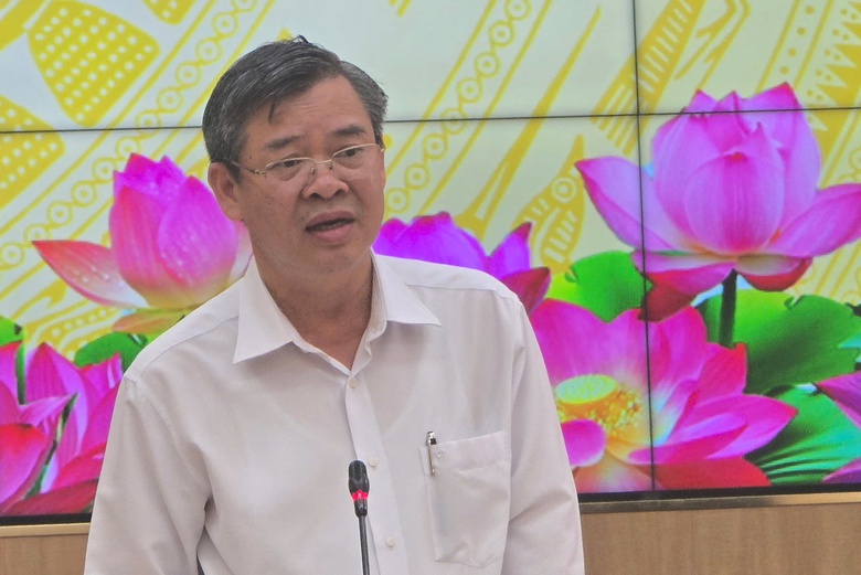 Chủ tịch Cần Thơ chỉ đạo thi c&ocirc;ng phần c&ograve;n dang dở tại v&ograve;ng xoay cầu Trần Ho&agrave;ng Na- Ảnh 1.