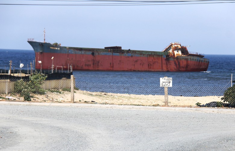 Hiện trạng con t&agrave;u hơn 4.500 tấn mắc cạn ở Mũi Dinh trước ng&agrave;y trục vớt- Ảnh 2.