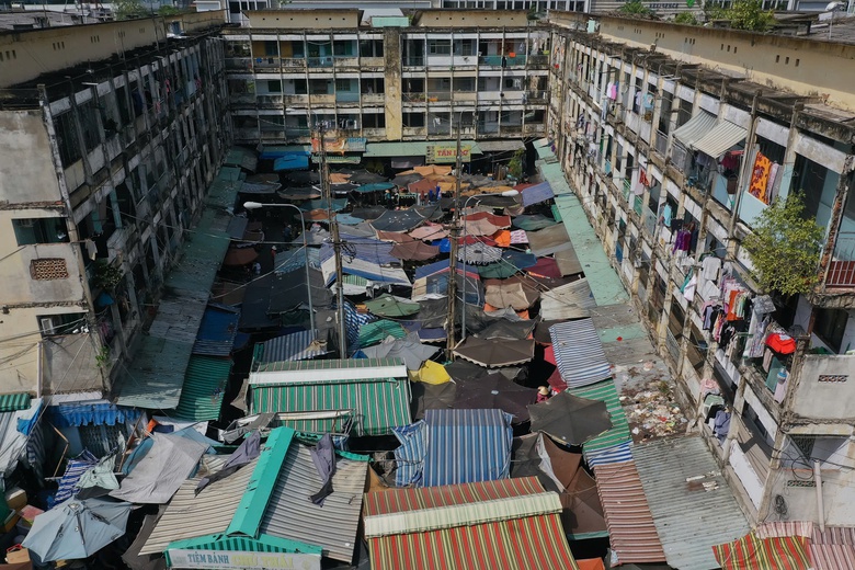 TP.HCM l&ecirc;n lộ tr&igrave;nh "giải cứu" loạt chung cư xuống cấp, hư hỏng nặng- Ảnh 2.