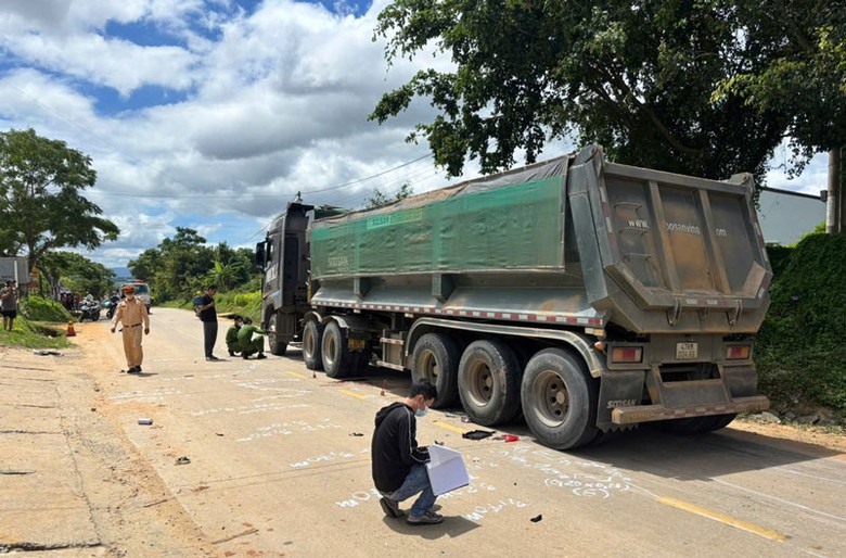Cơ quan chức năng đang điều tra, l&agrave;m r&otilde; nguy&ecirc;n nh&acirc;n vụ tai nạn.